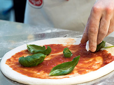 Pizza con il solo lievito madre lievito