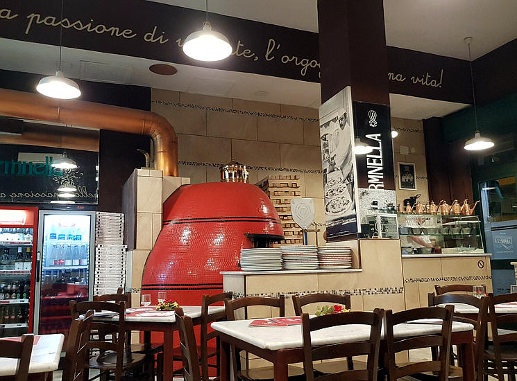 pizzeria carmnella napoli interno sala