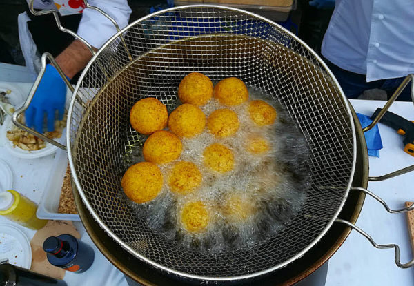 rosario umbriaco arancino a doppio strato di riso arancino fritto