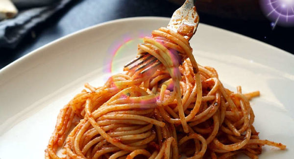 mimmo farina miseria e nobiltà gli spaghetti in piatto