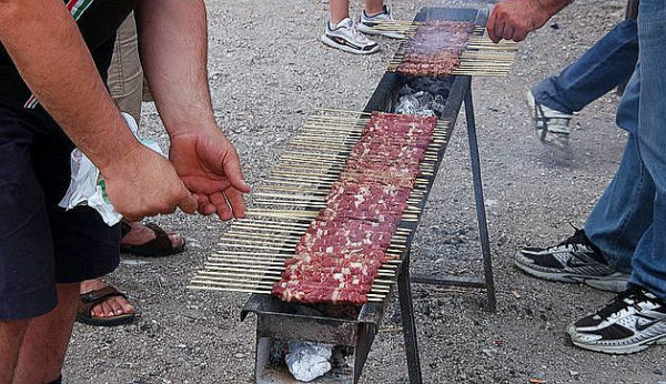 dalla racchetta alla forchetta arrosticini abruzzesi