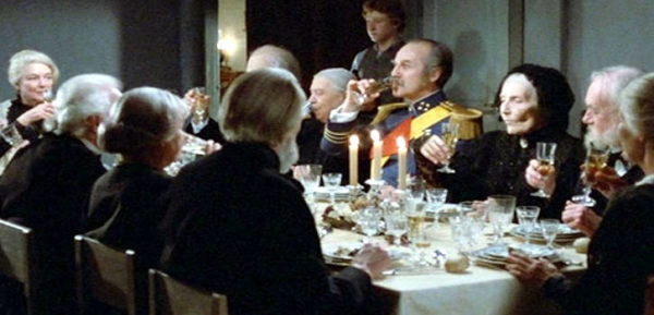 Il pranzo di babette mimmo farina tavola imbandita e commensali a pranzo