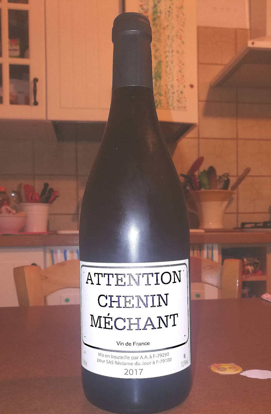 Attention Chenin méchant 2017 bottiglia in cucina