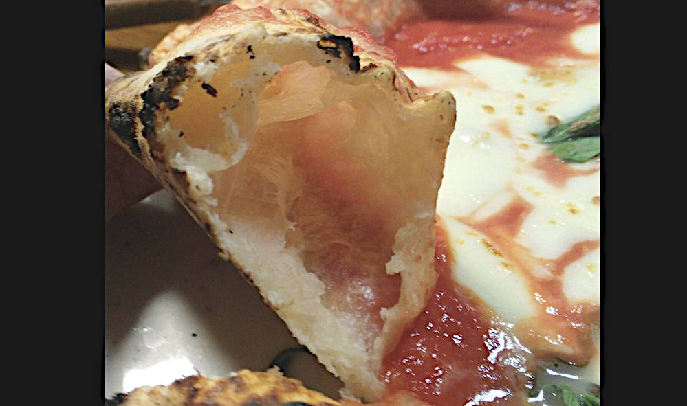 Sabino stingone pizzeria gastronauti lucera primo piano alveolatura cornicione