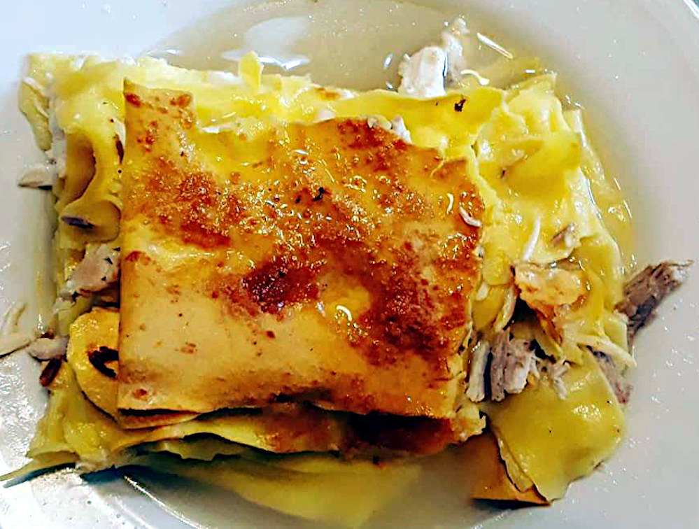 lasagna in brodo alla molisana porzione di lasagna nel piatto