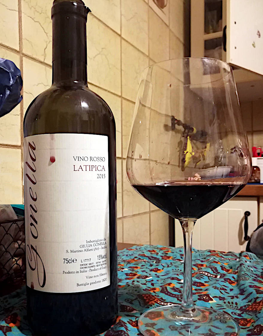 LaTipica 2015 Gonella vino rosso bottiglia e calice