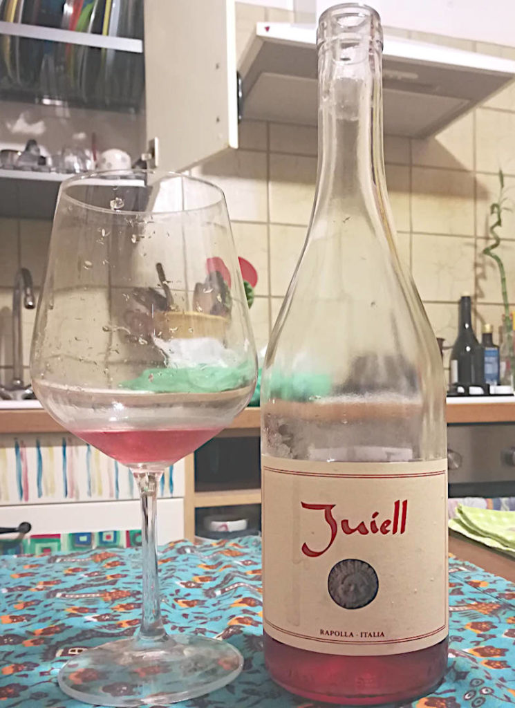 Juiell 2019 agricola camerlengo antonio cascarano calice e bottiglia