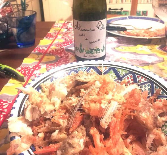 Alessandro viola note di bianco 2029 bottiglia e frittura