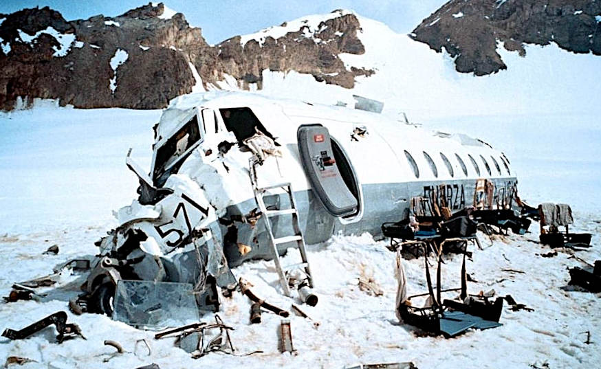 ALIVE SOPRAVVISSUTI ed il cibo degli Dei carlinga aereo sulla neve