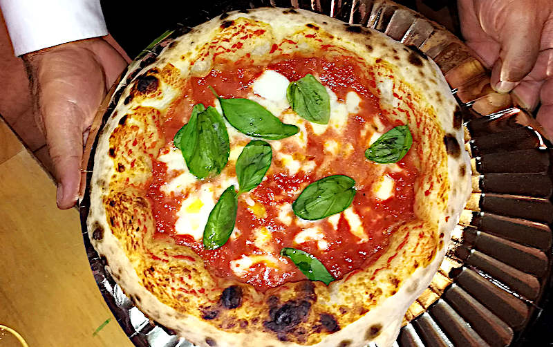 come riscaldare la pizza – esperienze e considerazioni pizza margherita cornicione alto