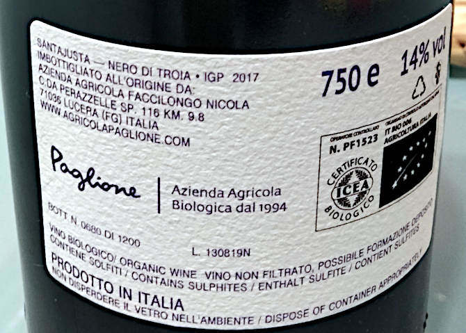 santajusta paglione Lucera etichetta in primo piano nero di troia