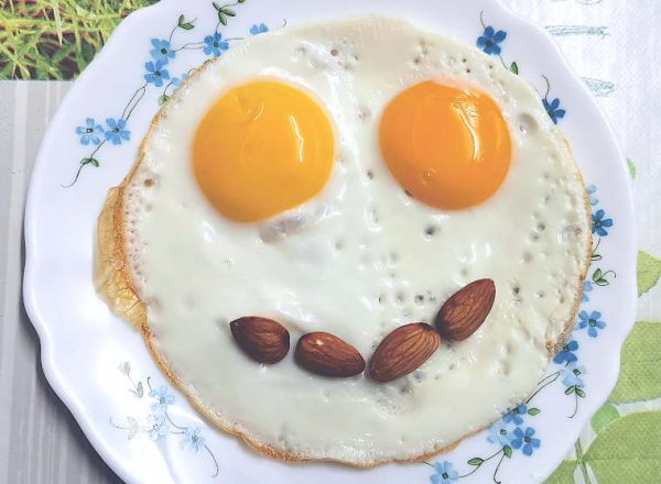l'amico a dieta uova a occhio di bue primo piano