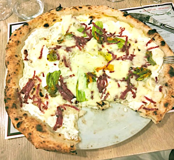 50 kalò ciro salvo pizza ricotta, fiori di zucca e salame