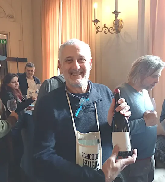 Triple A Live 20° anniversario Fabio Riccio con bottiglia