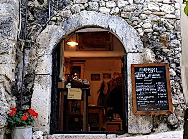 Grana di pura pecora ingresso Taberna Imperiale Rocca Calascio abruzzo