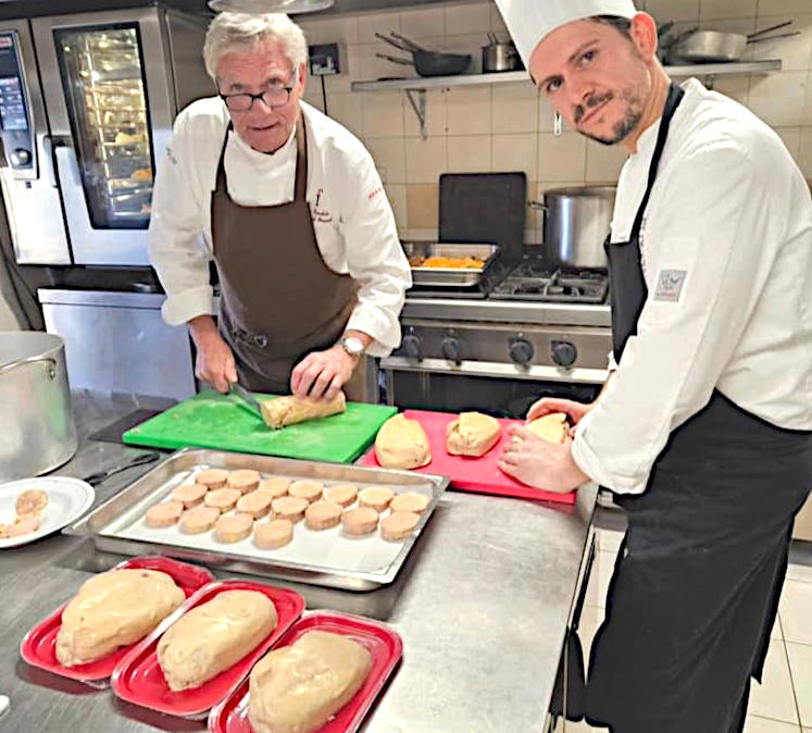 Contrasto ristorante cena a quattro mani Bernard Fournier e Lucio Testa al lavoro cercemaggiore