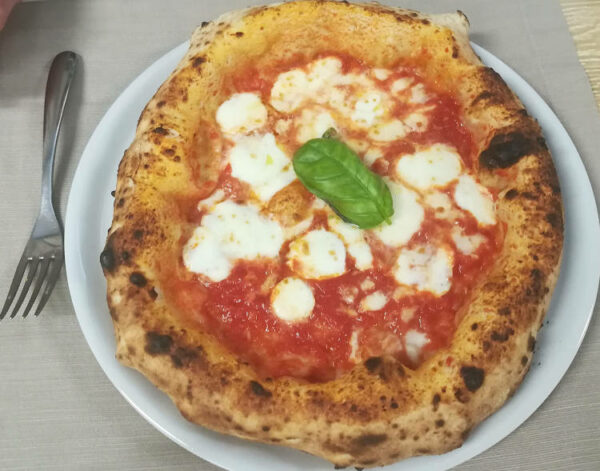 La pizza è ancora un piatto popolare pizza margherita