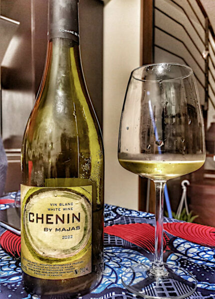 Domaine de Majas Chenin by Majas 2022 bottiglia e calice