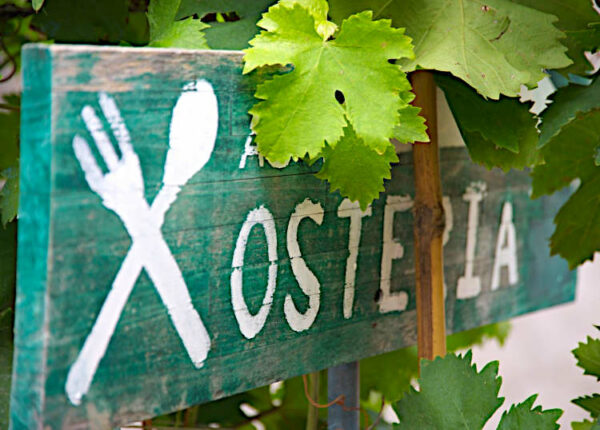In Italia c’erano le osterie cartello in legno