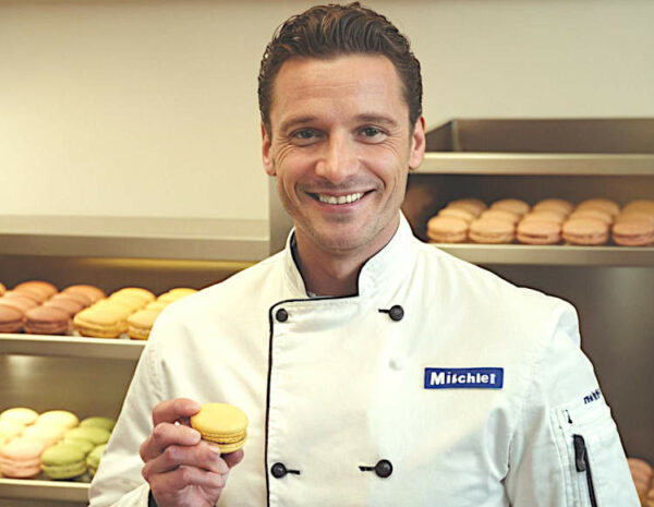 Le stelle non sono per tutti che con macaron in mano