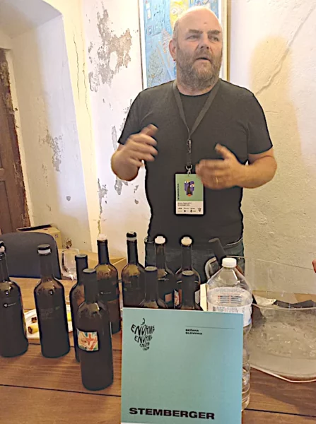 Enorme piccolo salone del vino artigianale considerazioni