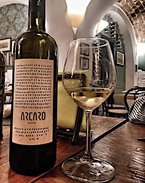 Arcaro D.S. bio bottiglia e calice Arcaro D.S. bio bottiglia e calice