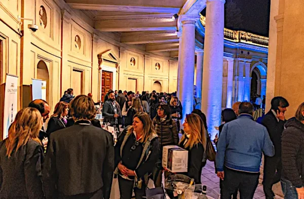 Degustazione affollata durante Abruzzo in Bolla 2025 a L’Aquila